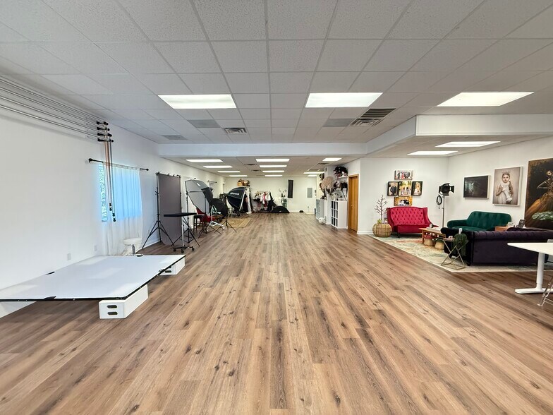 More Photos Of 3221-3225 Parmenter St, Middleton Freestanding For Lease