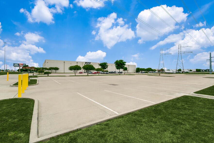More Photos Of 2800 N Interstate 35E, Carrollton Industrial For Sale