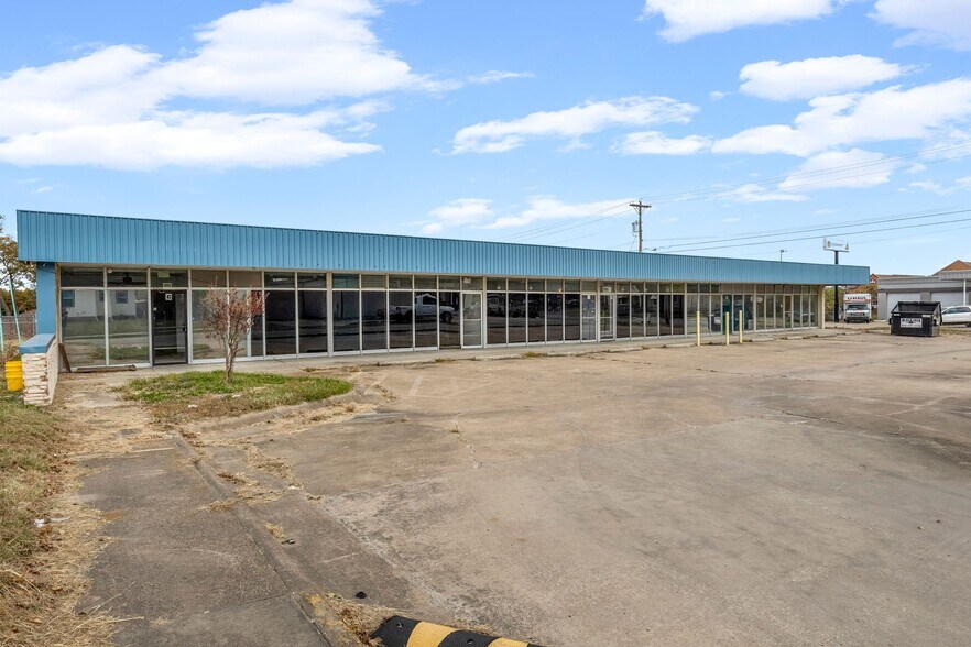 More Photos Of 2602-2606 Jones St, Greenville Freestanding For Sale