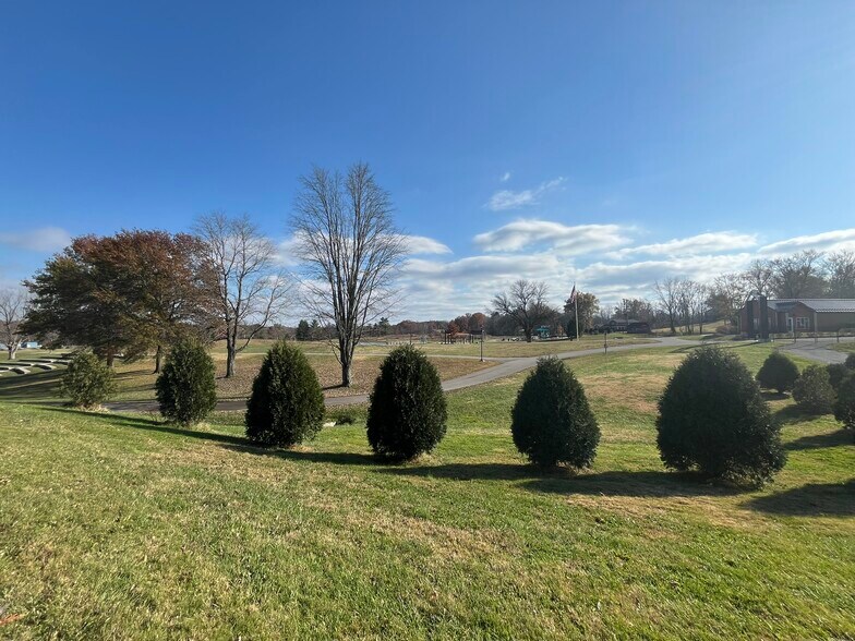More Photos Of 412 S Madison Ave, North Vernon Flex For Sale