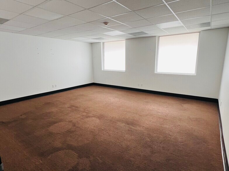 More Photos Of 3401 Winona Ave, Burbank Warehouse For Sale