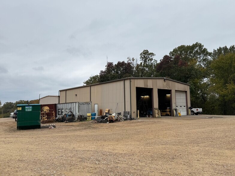 More Photos Of 434 Nesbit Rd, Nesbit Showroom For Sale