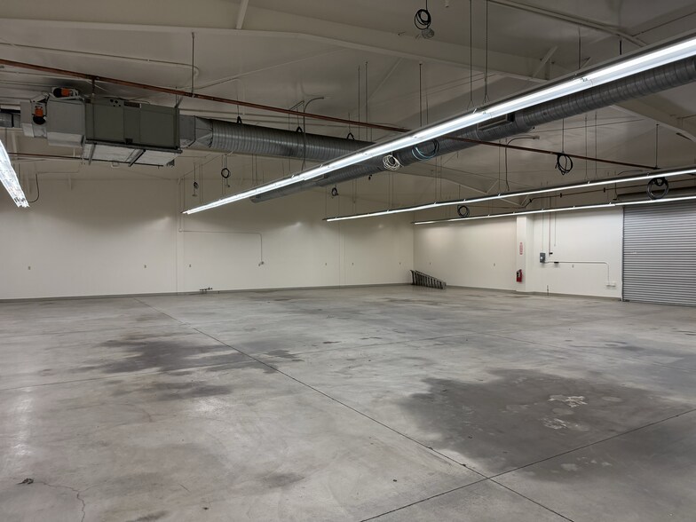 More Photos Of 552 Hi Tech Pky, Oakdale Warehouse For Sale