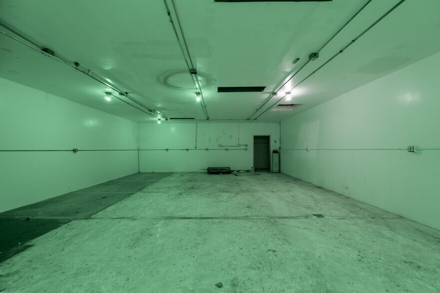 More Photos Of 5261-5265 E Washington Blvd, Commerce Warehouse For Sale