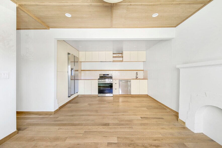 More Photos Of 3361 Hamilton Way, Los Angeles Apartments For Sale