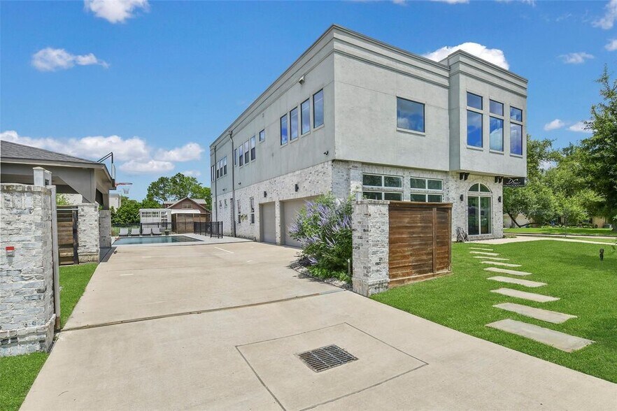 More Photos Of 316 Morningside Dr, Friendswood Loft Creative Space For Sale