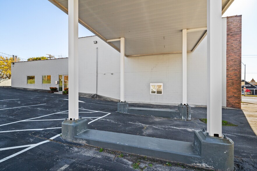 More Photos Of 6145 Troost Ave, Kansas City General Retail For Sale