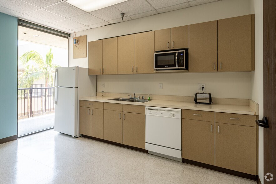 More Photos Of 1661 N Raymond Ave, Anaheim Unknown For Lease