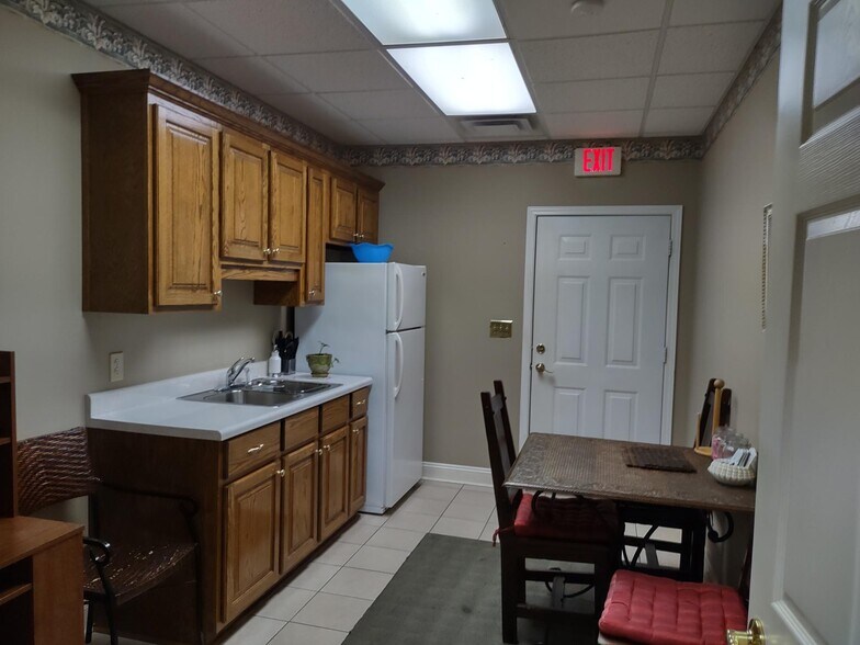 More Photos Of 311 Margie Dr, Warner Robins Office For Lease