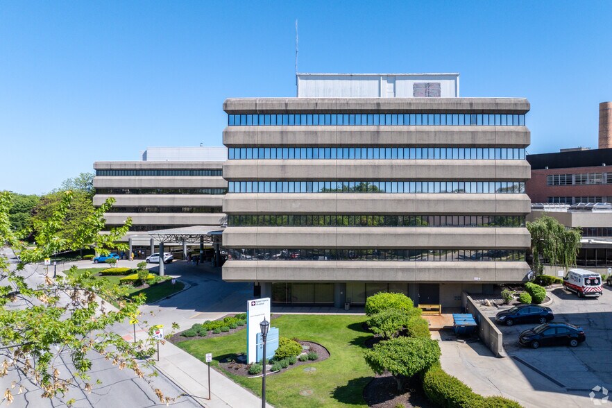 More Photos Of 800 Austin St, Evanston Medical For Lease