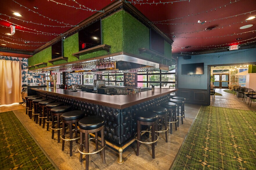 More Photos Of 2501 & 2519 Marshall St NE, Minneapolis Restaurant For Sale