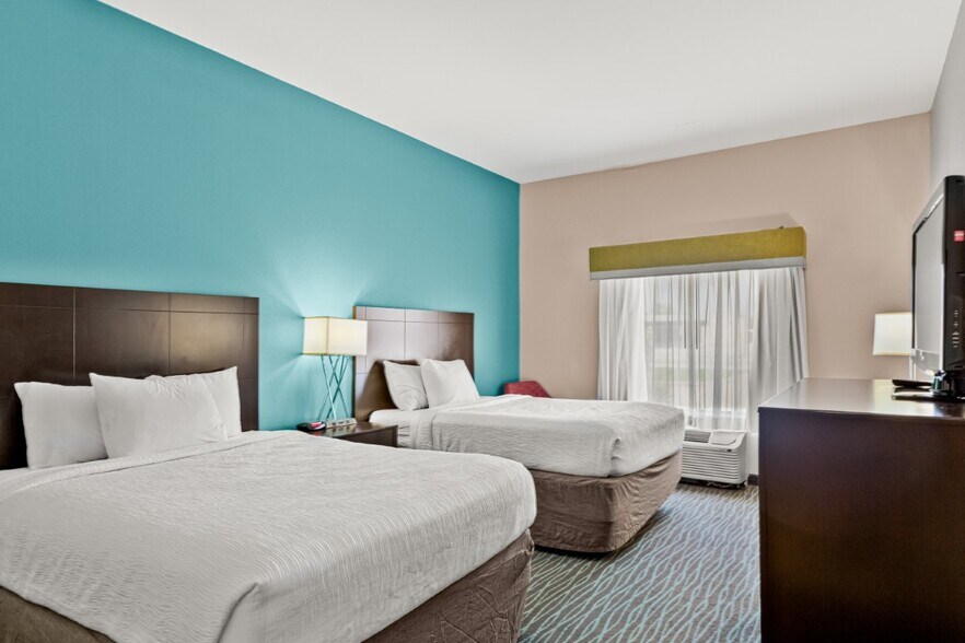 More Photos Of 1008 Sheppard Rd, Burkburnett Hotel For Sale