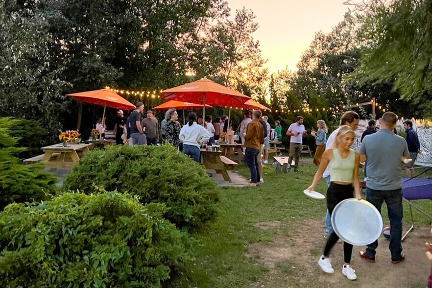 More Photos Of 2095 Montauk Hwy, Amagansett Restaurant For Lease