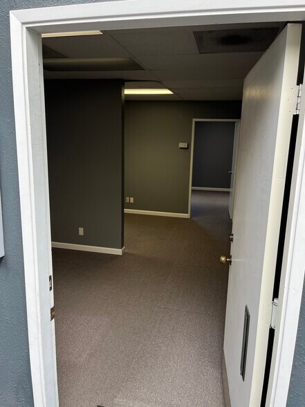 More Photos Of 4550 Kearny Villa Rd, San Diego Office For Sale