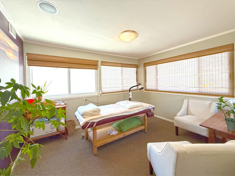 More Photos Of 3929 Grand Ave, Oakland Medical For Lease