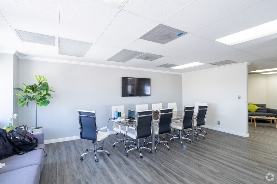 More Photos Of 320 Pine Ave, Long Beach Loft Creative Space For Lease