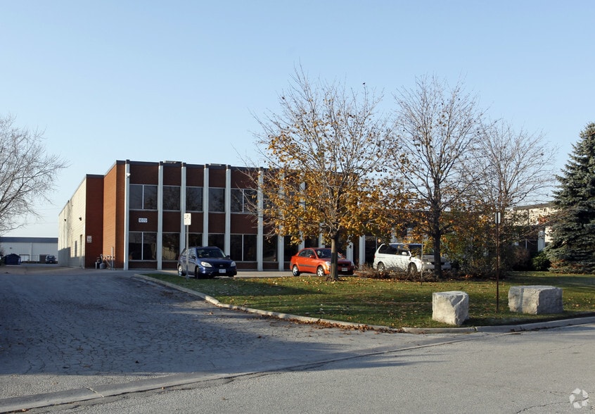 More Photos Of 1070 Heritage Rd, Burlington Warehouse For Lease