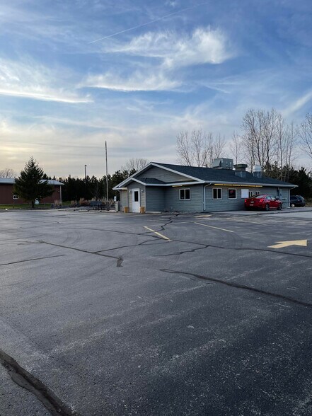 More Photos Of 2630 School Ln, Suamico Restaurant For Sale