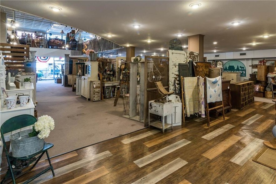 More Photos Of 306 W Main St, Denison Storefront For Sale