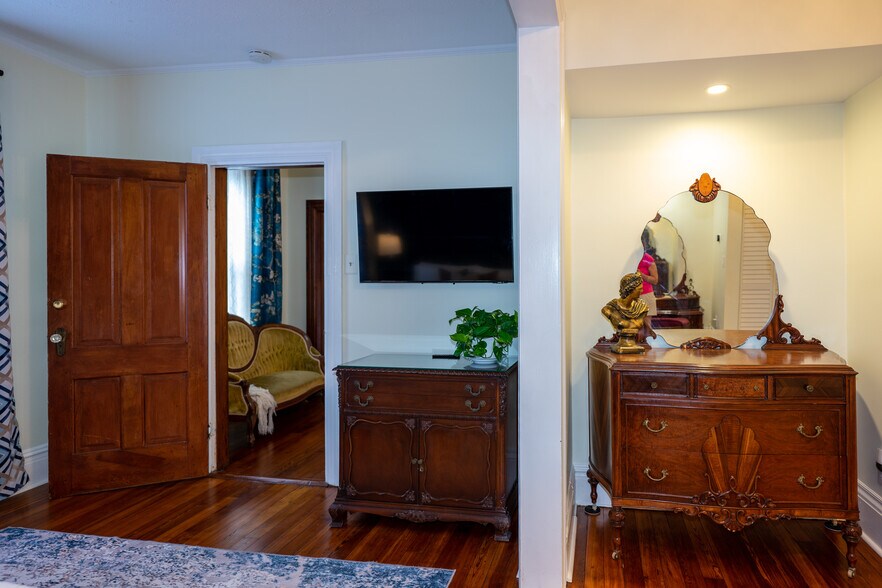 More Photos Of 33 Old Mission Ave, Saint Augustine Specialty For Sale