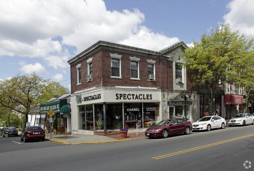More Photos Of 80-84 Middle Neck Rd, Great Neck Storefront Retail Residential For Lease