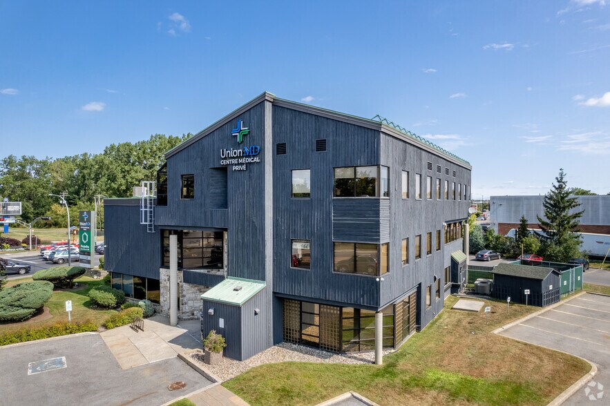 Primary Photo Of 15000 Boul De Pierrefonds, Pierrefonds Medical For Lease