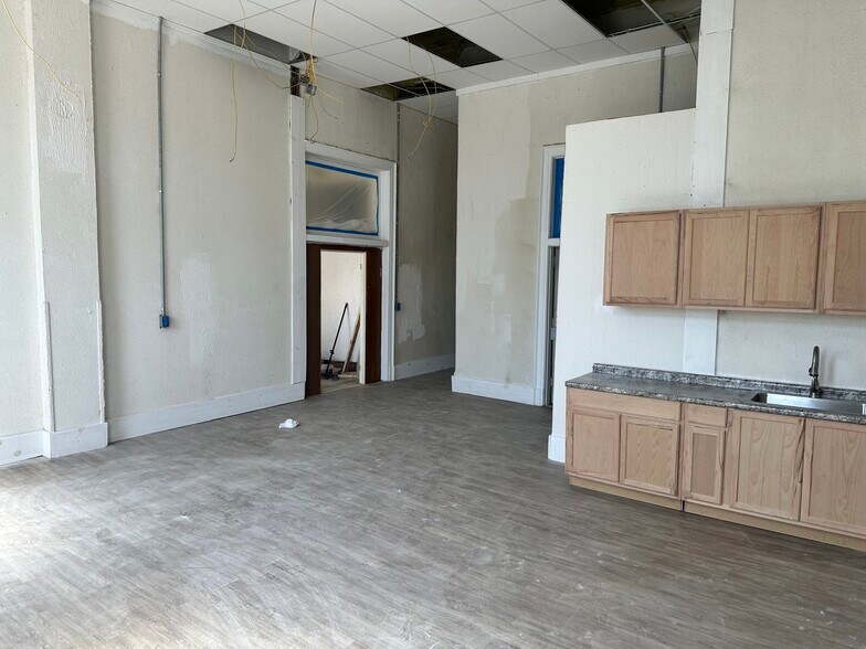 More Photos Of 31-33 E 2nd St, Manchester Storefront Retail Residential For Sale