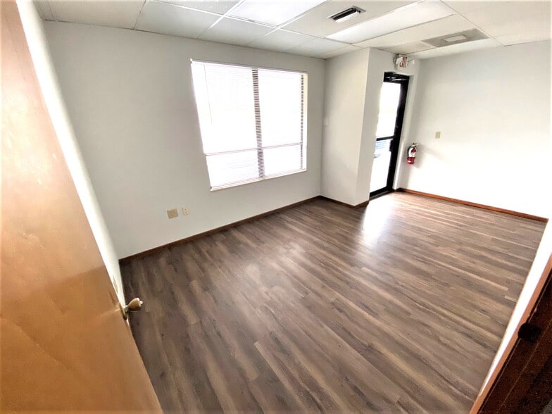 More Photos Of 1341 10th St E, Palmetto Unknown For Lease