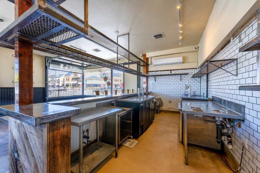 More Photos Of 623-627 Pearl St, La Jolla Unknown For Lease