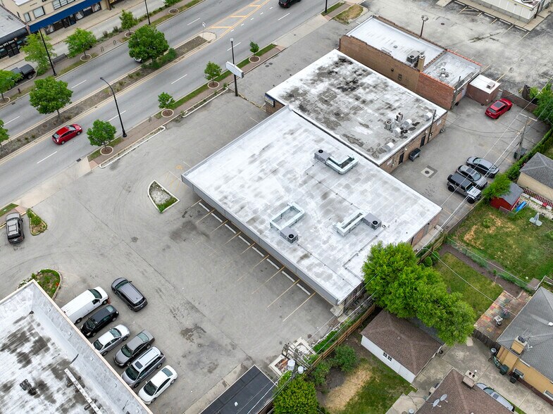 More Photos Of 3921-3925 W Touhy Ave, Lincolnwood Freestanding For Sale