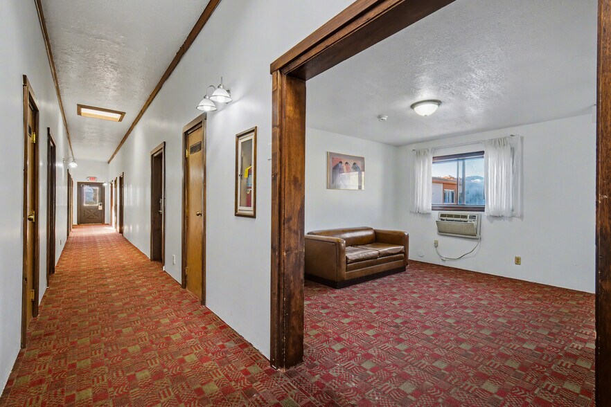 More Photos Of 386 E 300 S, Kanab Hotel For Sale