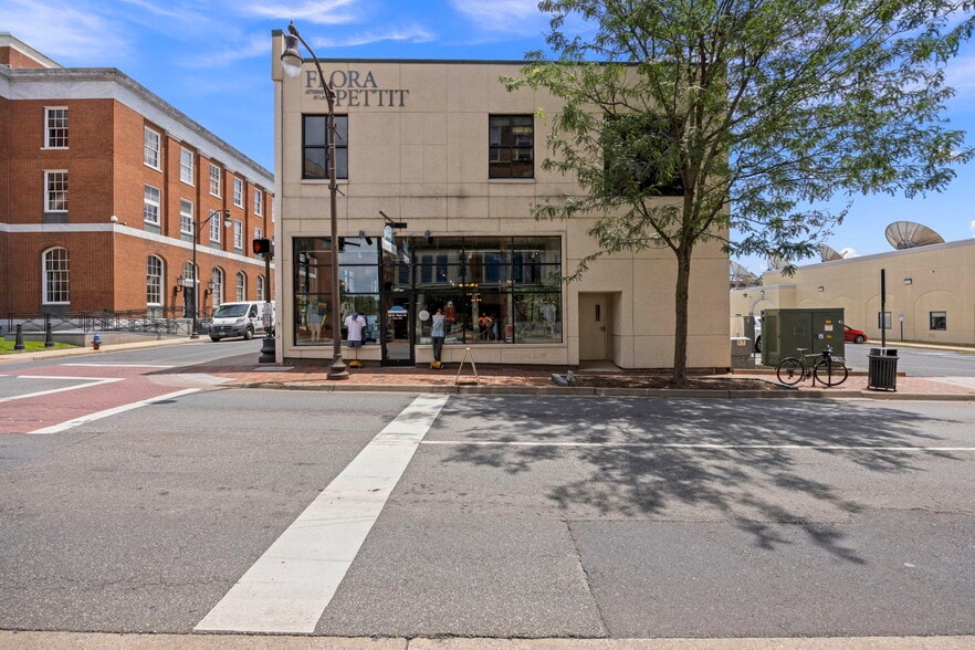 More Photos Of 90 N Main St, Harrisonburg Office For Sale