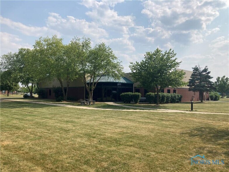 More Photos Of 741 Commerce Dr, Perrysburg Office Residential For Sale