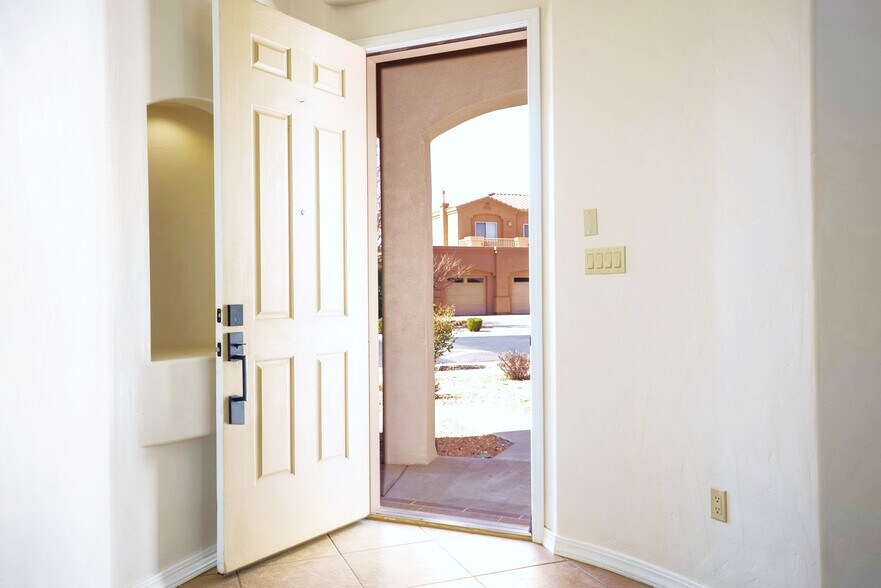 More Photos Of 4316 Beresford Ln Nw, Albuquerque Flex For Sale