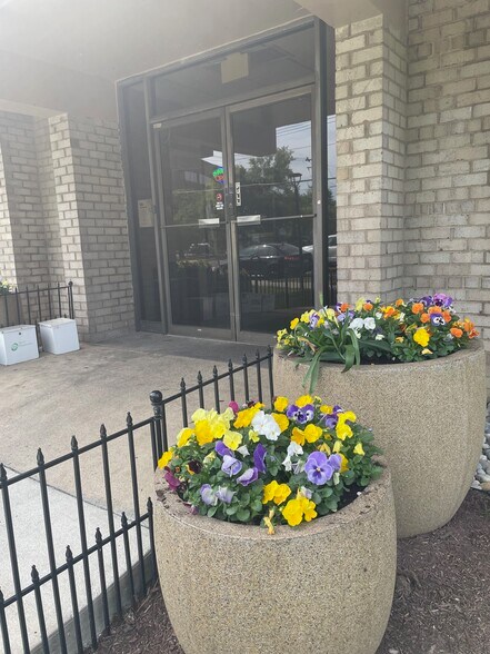 More Photos Of 6000 Stevenson Ave, Alexandria Office For Lease