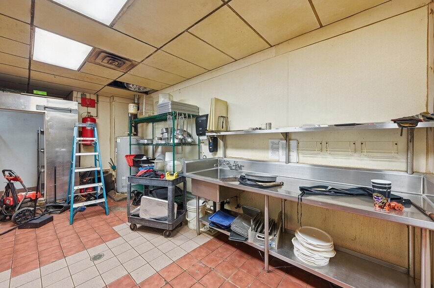 More Photos Of 565 W Bedford Euless Rd, Hurst Restaurant For Sale