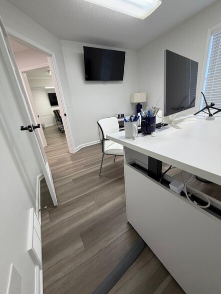 More Photos Of 311 Poplar View Ln W, Collierville Office For Lease