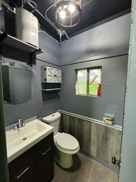 More Photos Of 850 Beatty St, Medford Office For Lease