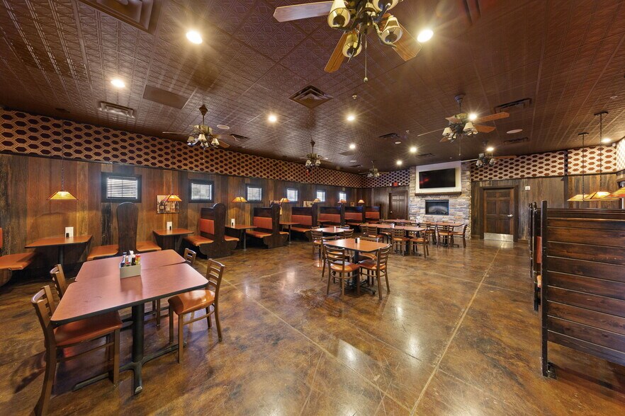 More Photos Of 2400 N Town Center Dr, Washington Restaurant For Sale