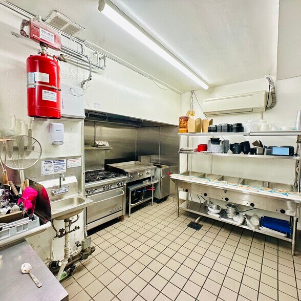 More Photos Of 302-320 E Anaheim St, Long Beach Storefront Retail Office For Sale