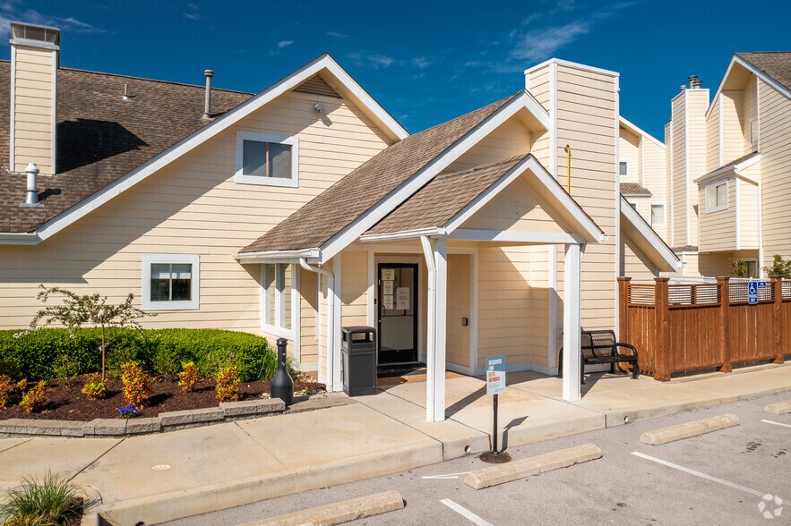 Primary Photo Of 15431 Conway Rd, Chesterfield Hotel For Sale