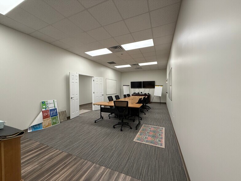 More Photos Of 210 E Lukken Industrial Dr, Lagrange Manufacturing For Lease