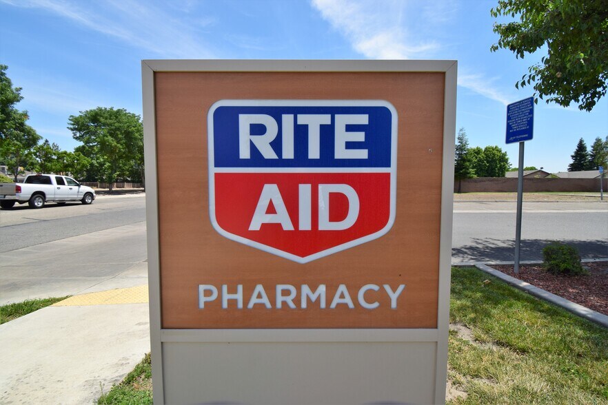 More Photos Of 1735 E Walnut Ave, Visalia Drugstore For Sale