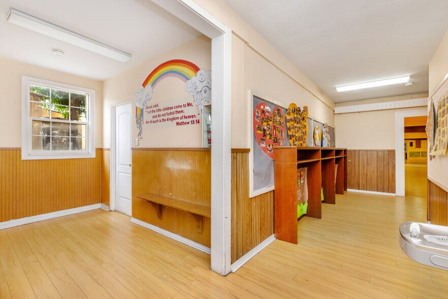More Photos Of 632 W Stocker St, Glendale Religious Facility For Sale