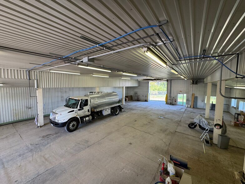 More Photos Of 1893 W Spencer St, Appleton Warehouse For Lease