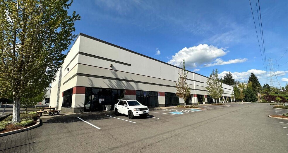 More Photos Of 25999 SW Canyon Creek Rd, Wilsonville Warehouse For Lease