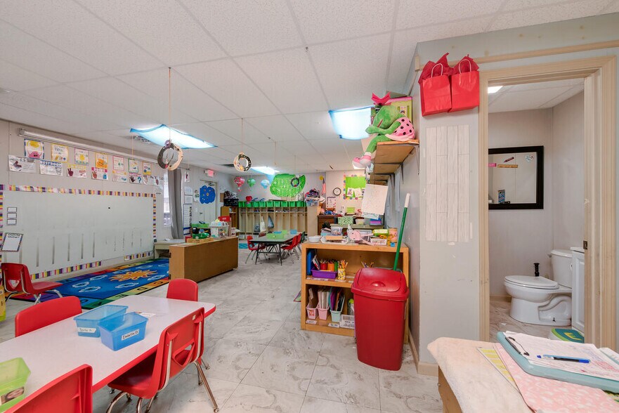More Photos Of 2000 N 25th St, Waco Daycare Center For Sale