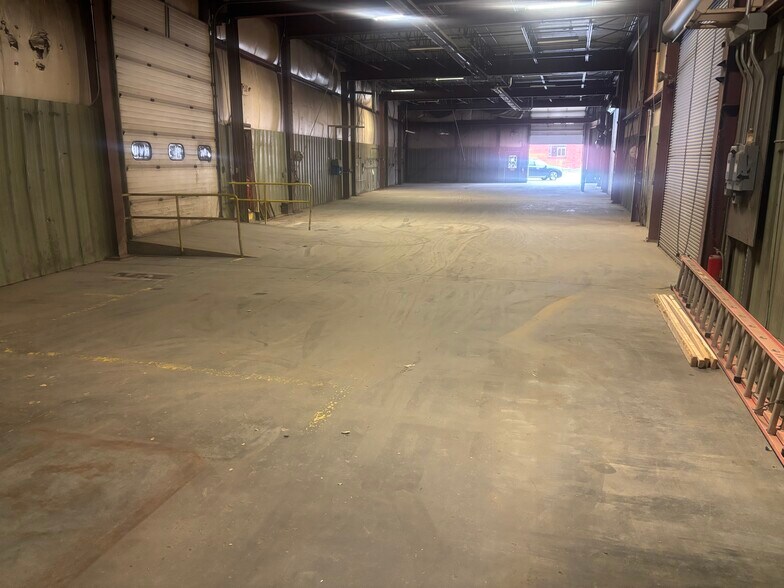 More Photos Of 126 Spruce St, Rutland Warehouse For Lease