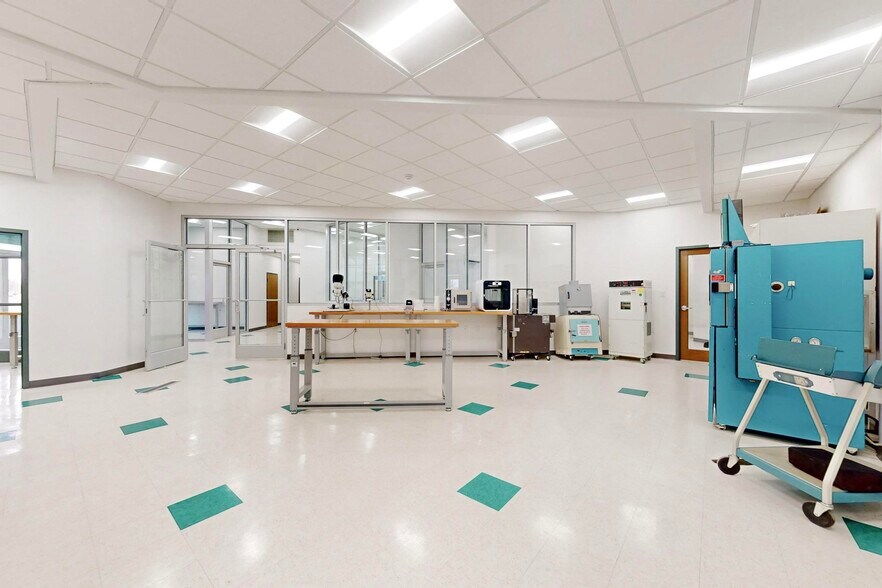 More Photos Of 6410 Gibson Blvd SE, Albuquerque Bank For Sale