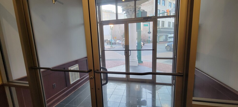 More Photos Of 916 Quarrier, Charleston Office Residential For Sale